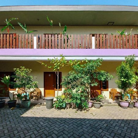 Hotel Gerung 2 near Luwes Mall Nganjuk Exterior foto