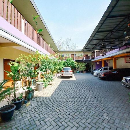 Hotel Gerung 2 near Luwes Mall Nganjuk Exterior foto