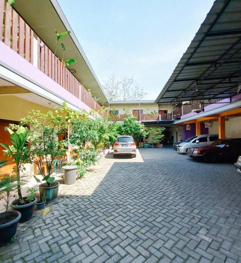 Hotel Gerung 2 near Luwes Mall Nganjuk Exterior foto